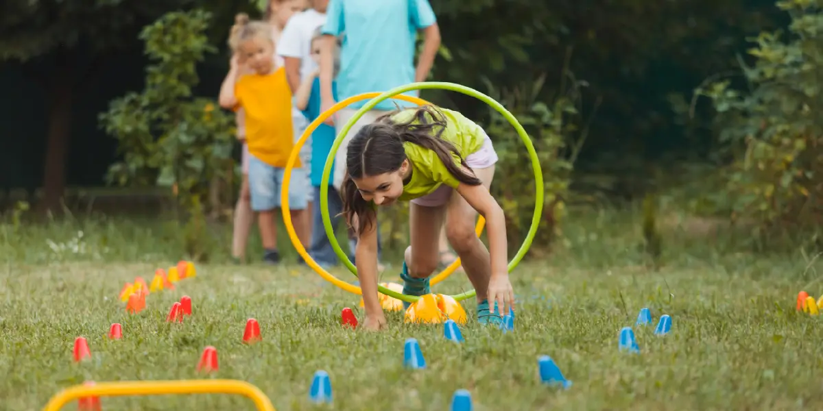 10 Backyard DIY Obstacle Course Ideas for Kids